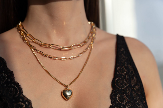 Chic and Versatile: Styling Long Necklaces for Every Occasion